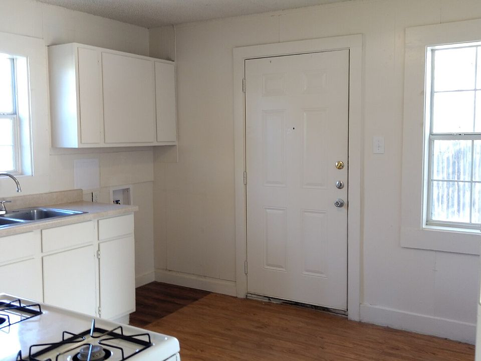 2nd image of 2208 26th St
