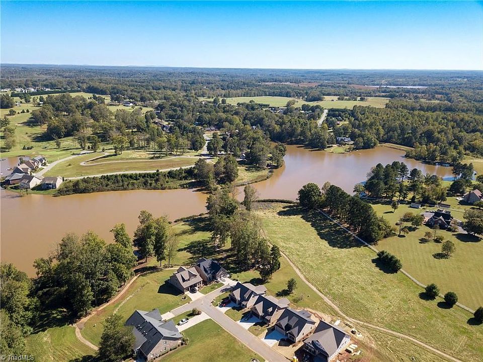 1st image of 126 Reserve Dr
