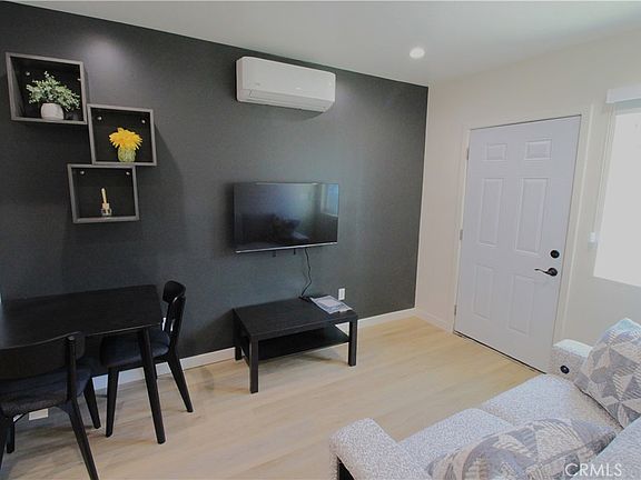 4th image of 17546 Martha St #17546