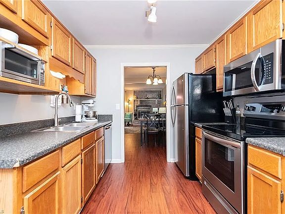 4th image of 855 W 6th St APT 3