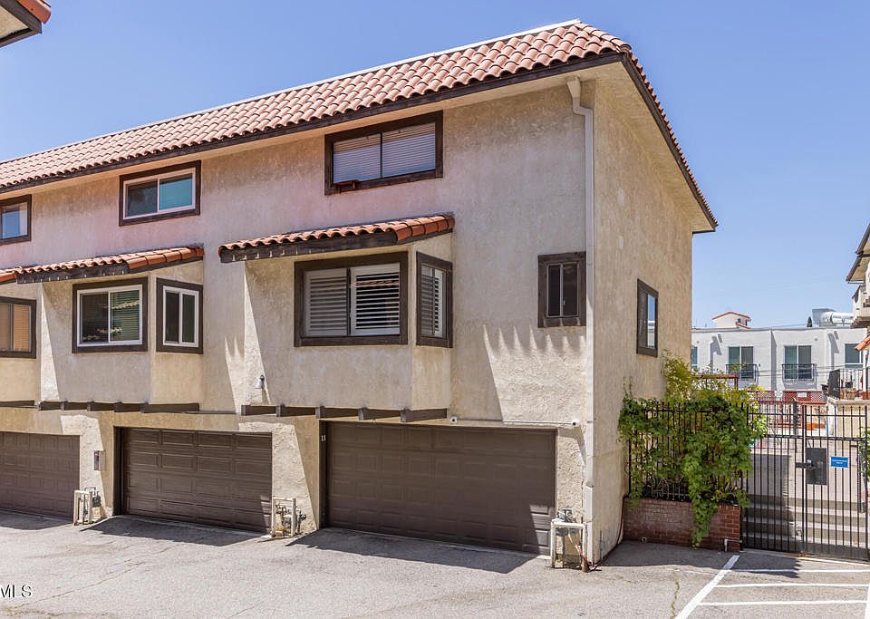 1st image of 10141 Samoa Ave Unit 11