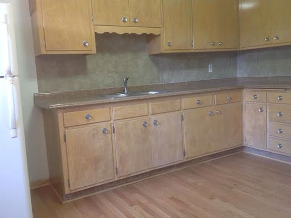 3rd image of 918 N 18th Ave APT 1F