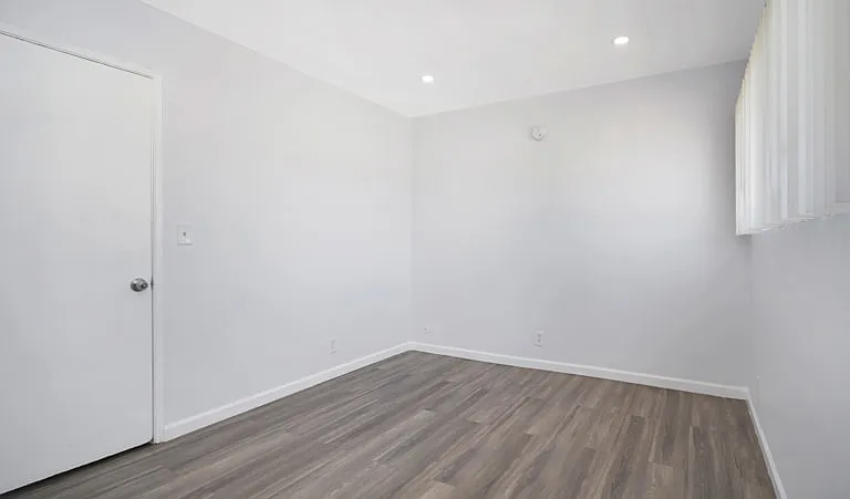 La Croix Apartments — Photo 24