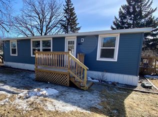 804 Elk St NW, Warroad, MN 56763