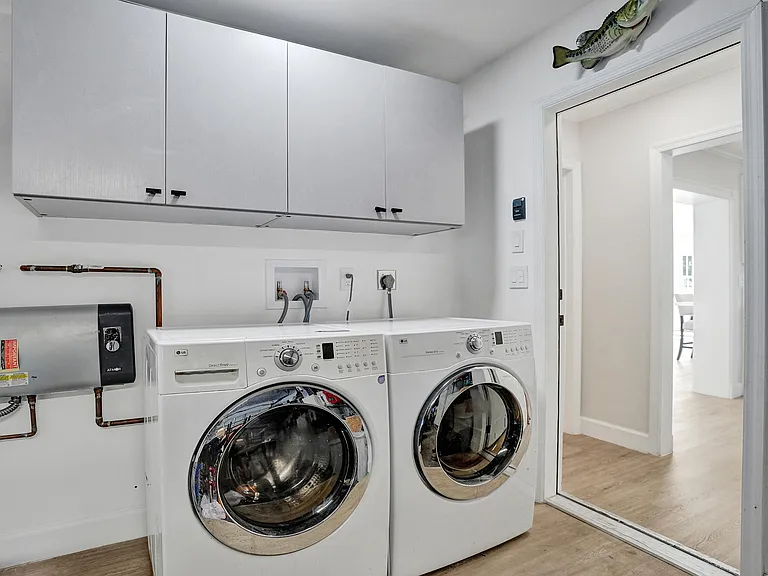 3930 NE 21st Ave — Photo 32