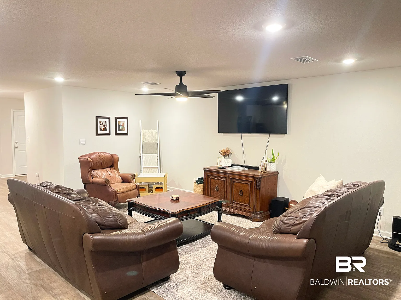 4 bed, 2.0 bath, 2097 sqft, $2,300 — Photo 3