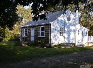 121 Browns Rd, Nesconset, NY 11767