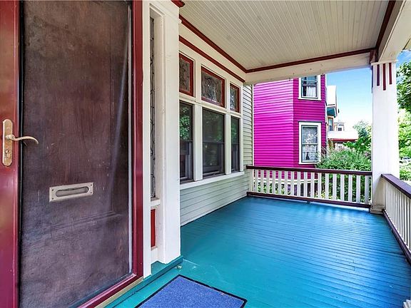 4th image of 306 Woodward Ave