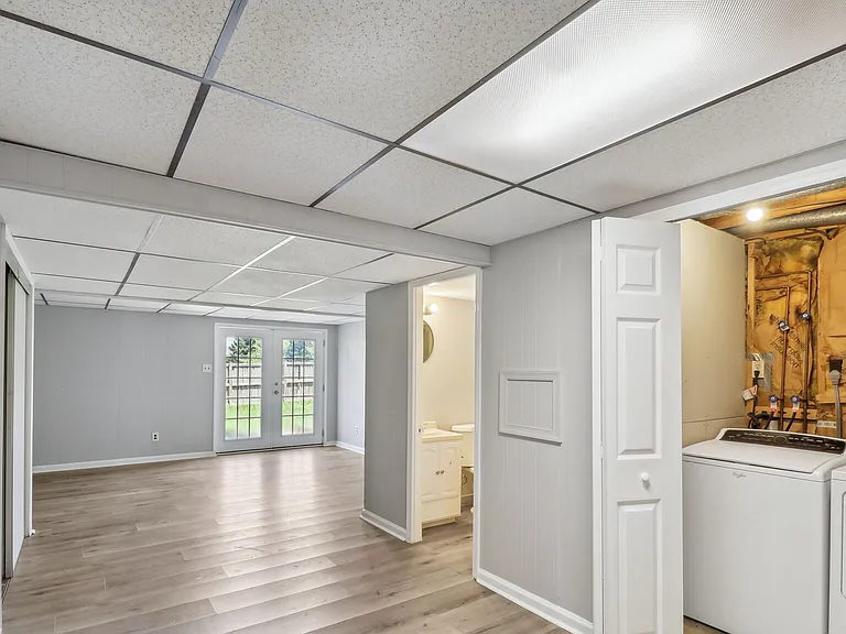 5448 Princess Dr — Photo 11