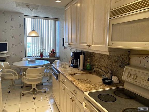 5th image of 300 Winston Dr APT 1519
