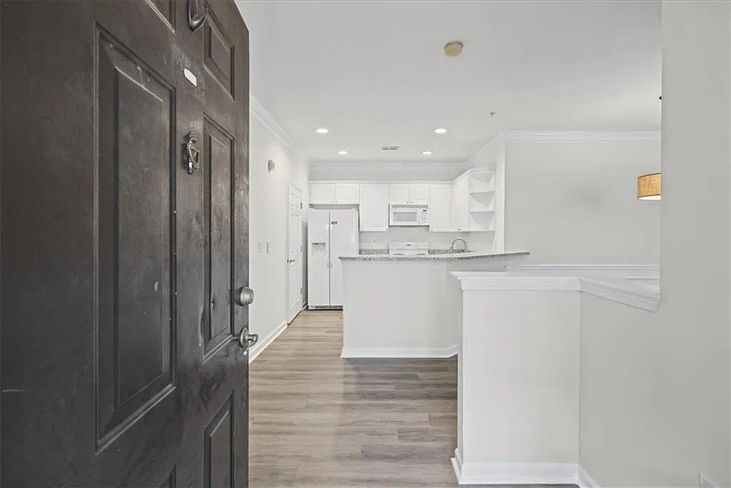 2 bed, 1.0 bath, 1136 sqft, $2,100 — Photo 3