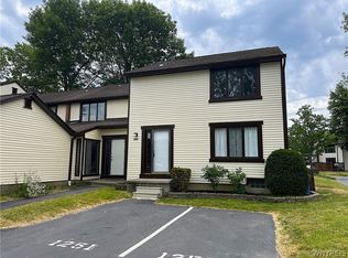 1251 Charlesgate Cir, East Amherst, NY 14051