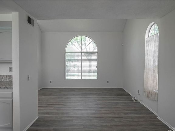 4th image of 1358 Marion Ave