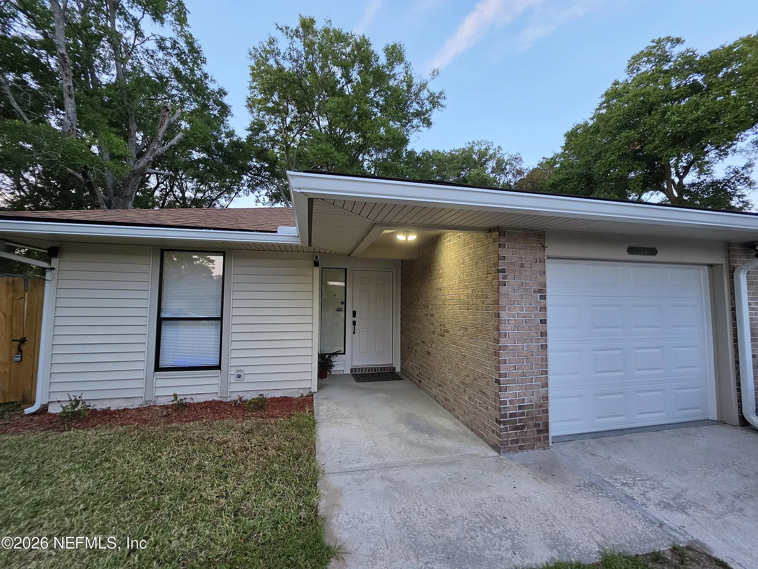 2 bed, 2.0 bath, 1242 sqft, $2,000 — Photo 2