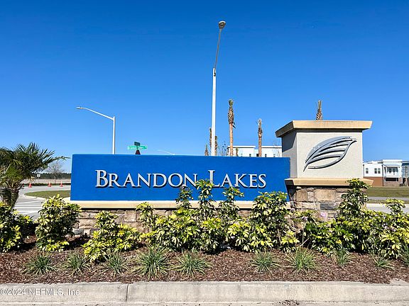 4th image of 290 BRANDON LAKES Drive