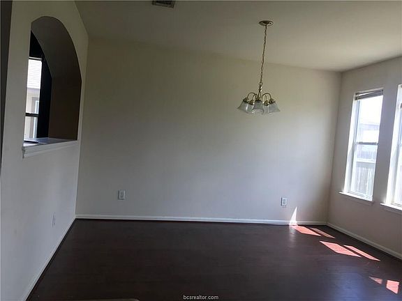 5th image of 15216 Meredith Ln