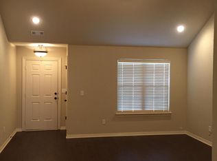 942 Oak Xing, Centerton, AR 72719