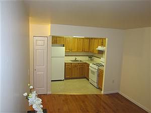 3rd image of 877 Fairmount Pl APT 2