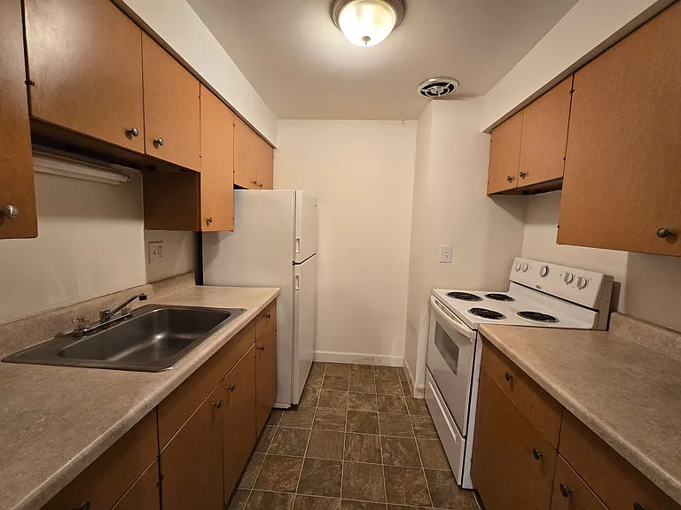 Olympia Park Apartments 1 and 2 Bedroom Units Available THIS SUMMER! — Photo 39