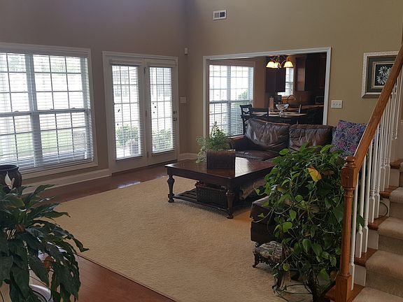 4th image of 329 Silver Leaf Dr