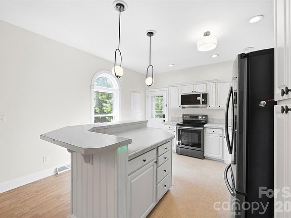 5th image of 3787 Rolling View Ln