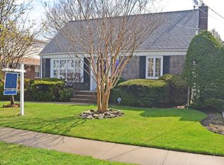 212 Caroline Ave, Garden City, NY 11530