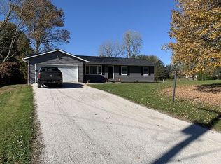 1295 New Milford Rd, Atwater, OH 44201