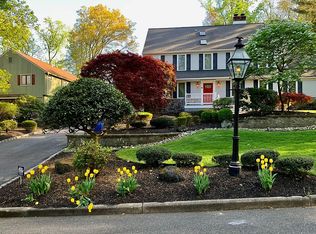 6 Thackery Ln, Cherry Hill, NJ 08003