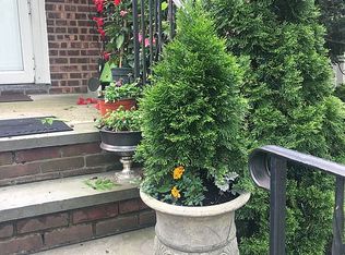 8451 256th St, Floral Park, NY 11001