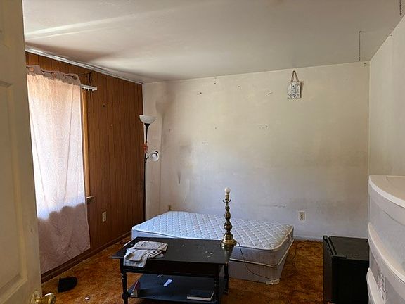 2nd image of 936 1/2 Meadow Ave