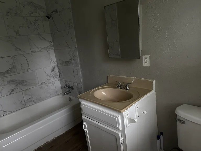 4010 Forest Ave #104 — Photo 4