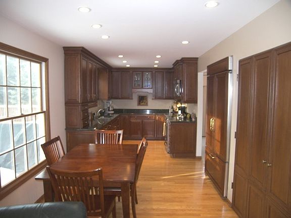 5th image of 803 Interlaken Dr