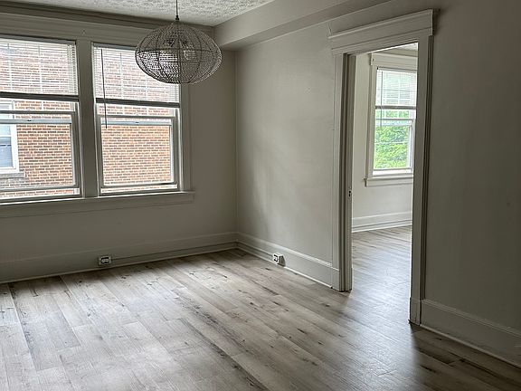3rd image of 1011 Abbey Ln APT 10
