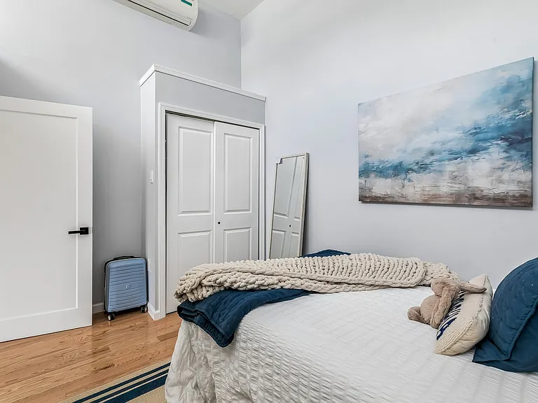 1130 Lombard St — Photo 30
