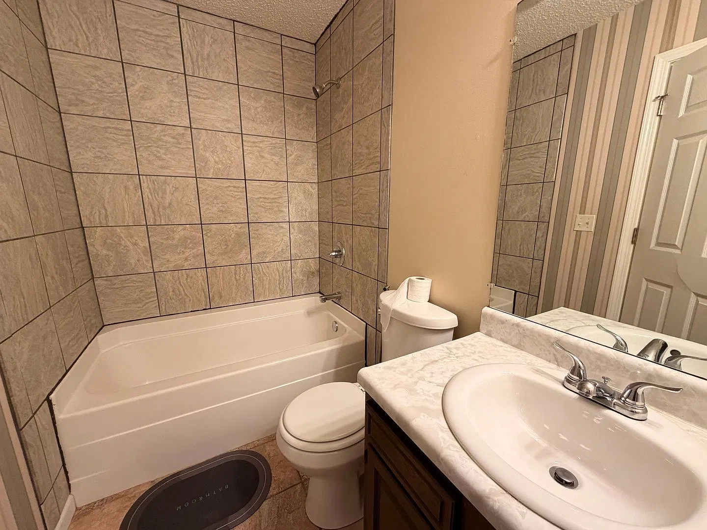 This 3-bedroom, 2-bathroom home in Russellville, AR — Photo 4