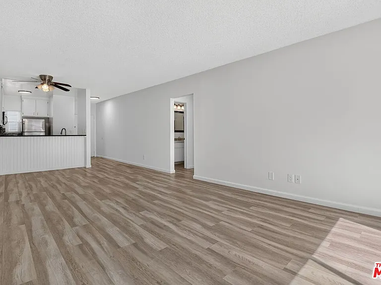 311 Montana Ave #302 — Photo 16