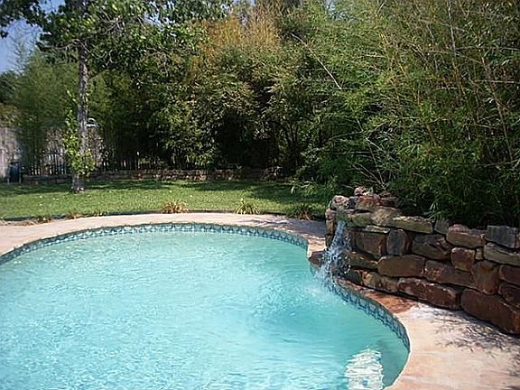 2nd image of 700 Sandlin Dr