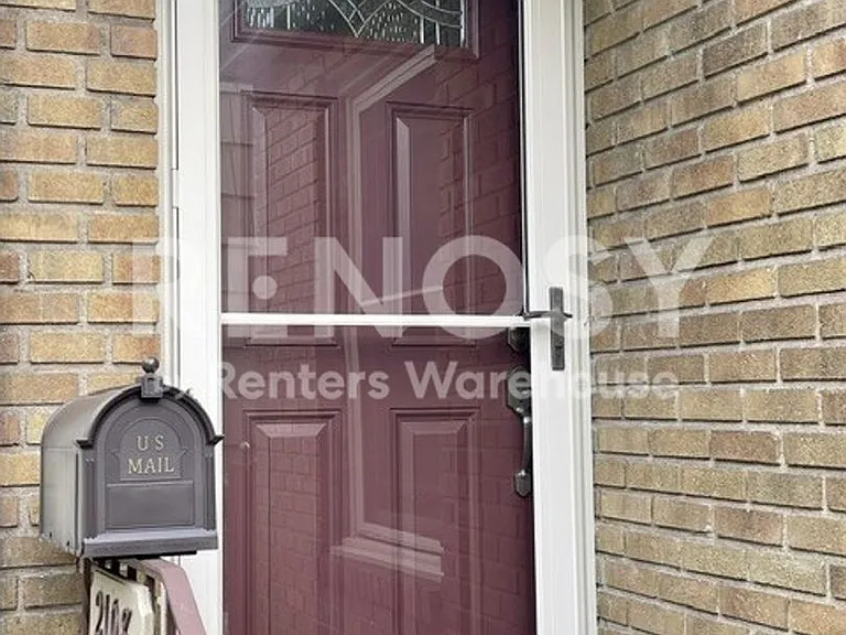 2108 Grand Ave S — Photo 15