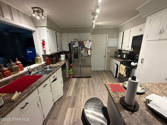 3rd image of 152 Maple St