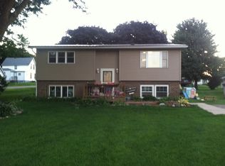 1008 Center St, Brooklyn, IA 52211