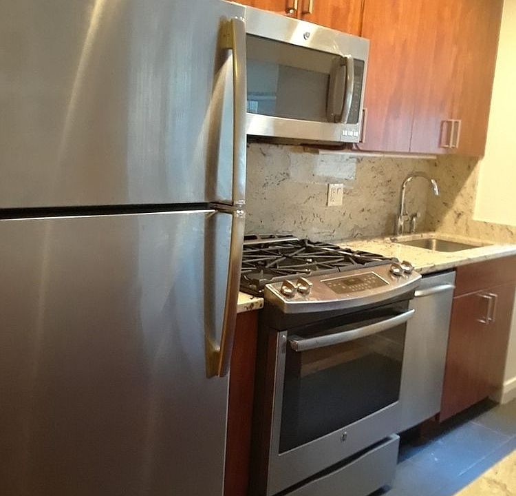 1st image of 85 E End Ave APT 7G