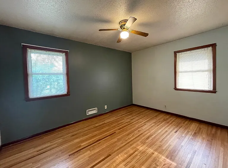 3370 Upper 143rd St W — Photo 13