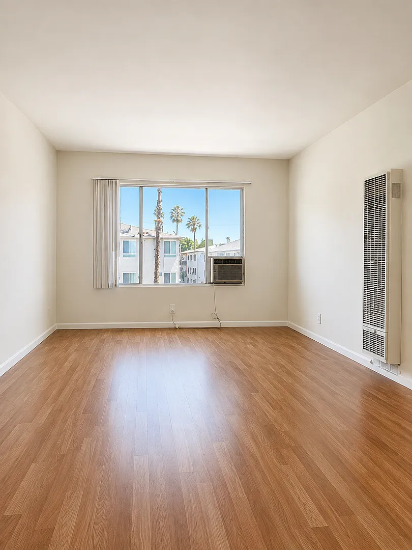 1001 N Curson Ave ( 7609 Romaine ) — Photo 3
