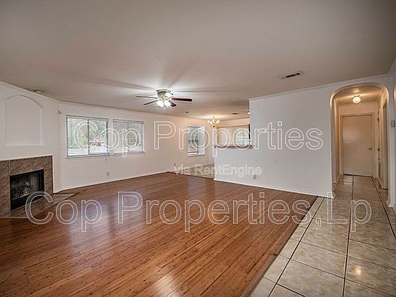 4th image of 7127 Still Hollow Dr