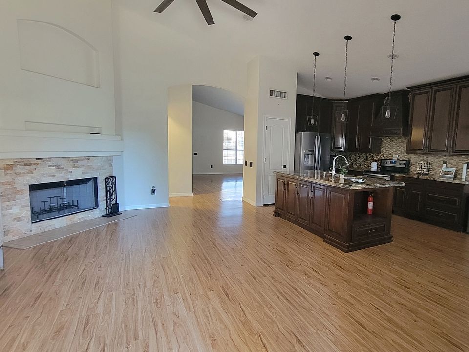 2nd image of 15817 N 11th Ave