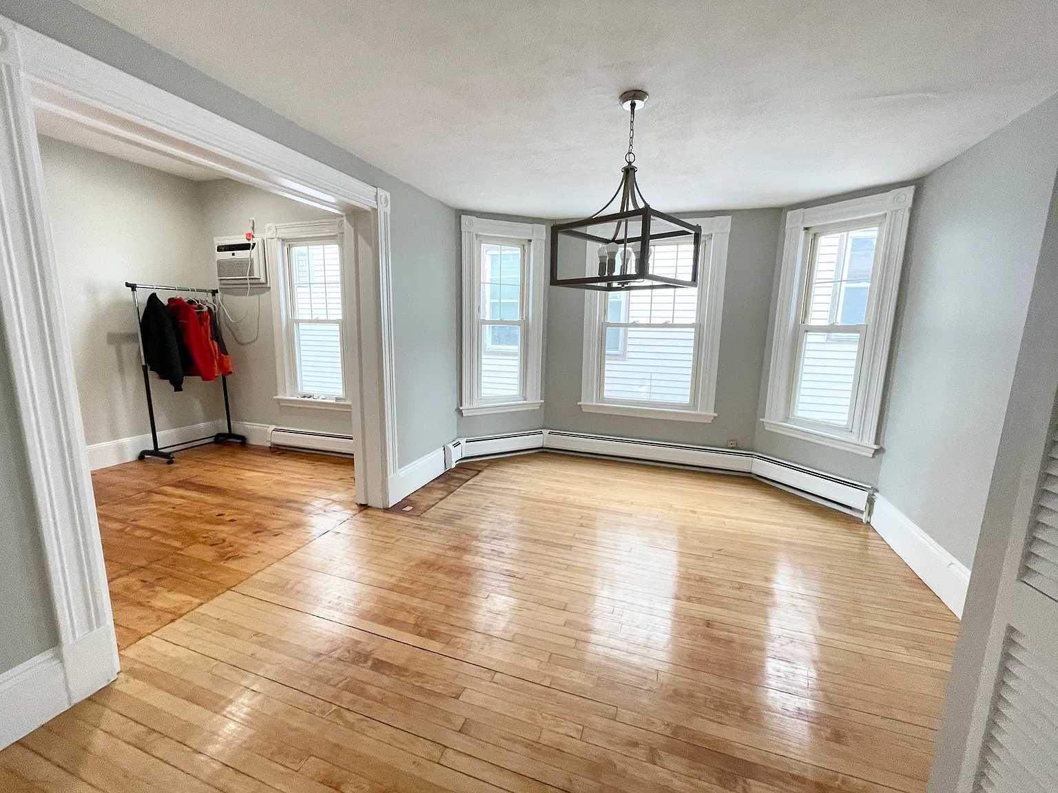 6 bed, 9999 sqft, $4,650 — Photo 3
