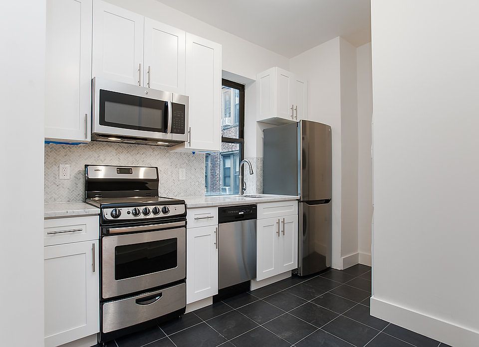 1st image of 372 Saint Johns Pl APT 33
