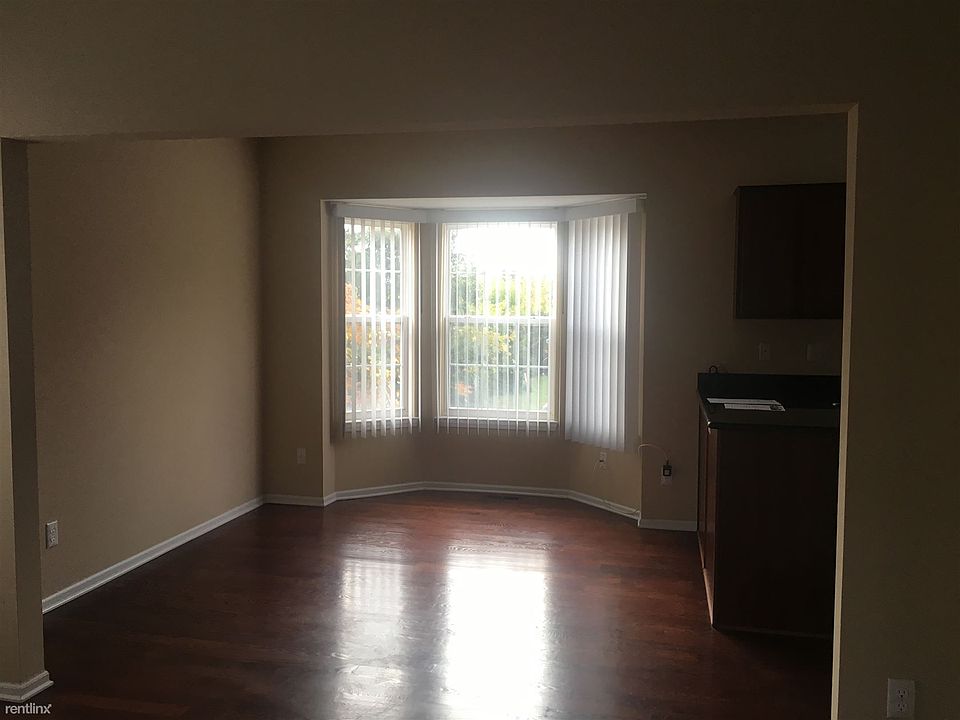 1st image of 22085 Parkview Dr