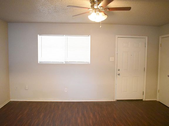 4th image of 1606 Elkhart Ave APT 27