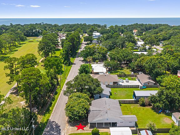 2nd image of 1109 Country Club Dr